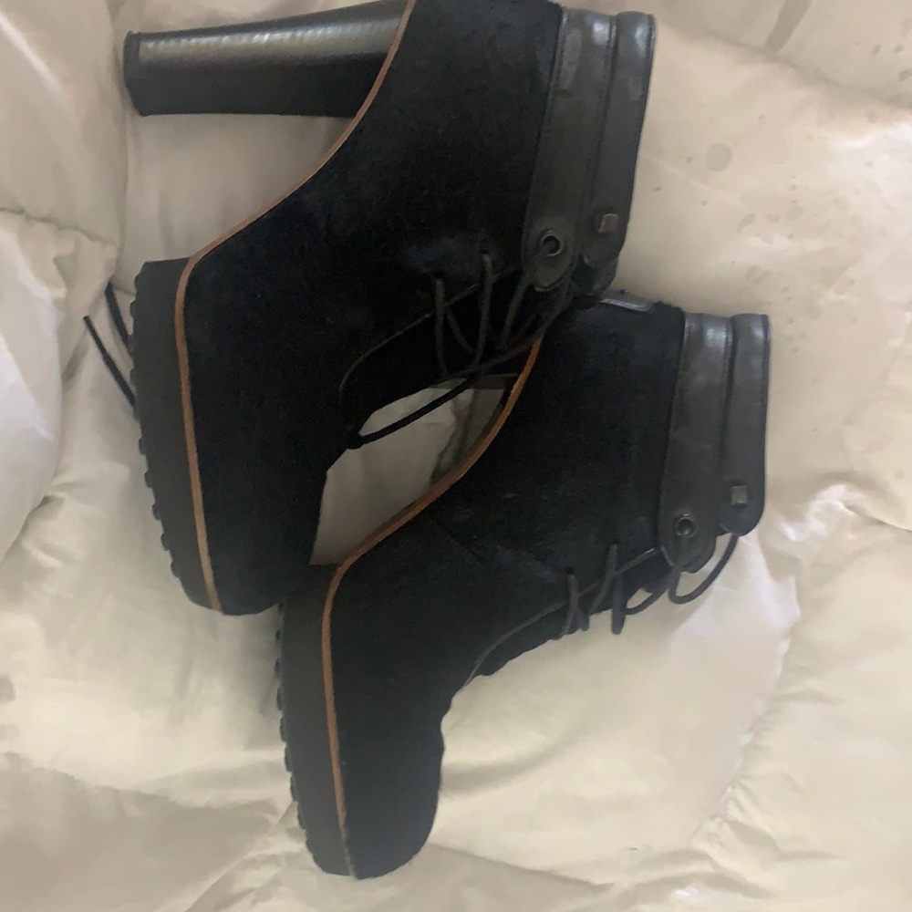 Women’s shoe